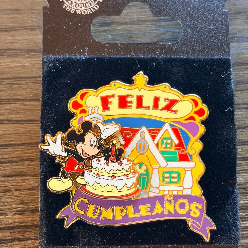 Disney Mickey Mouse "Feliz Cumpleaños" Toontown Pin